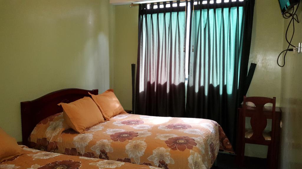 Hostal Los Lirios Loja Esterno foto