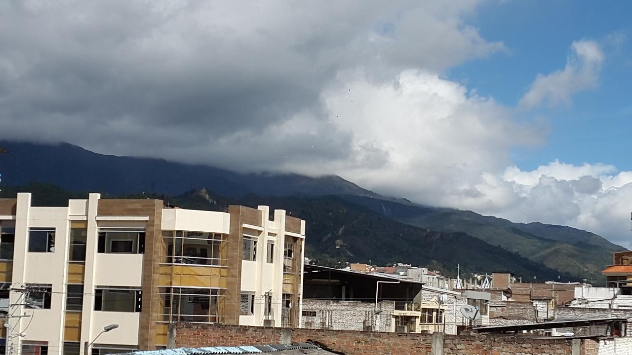 Hostal Los Lirios Loja Esterno foto