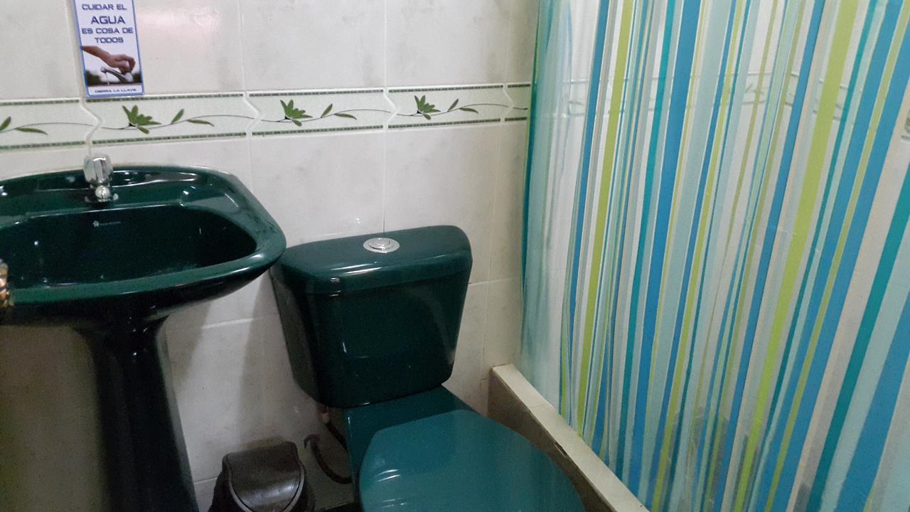Hostal Los Lirios Loja Esterno foto