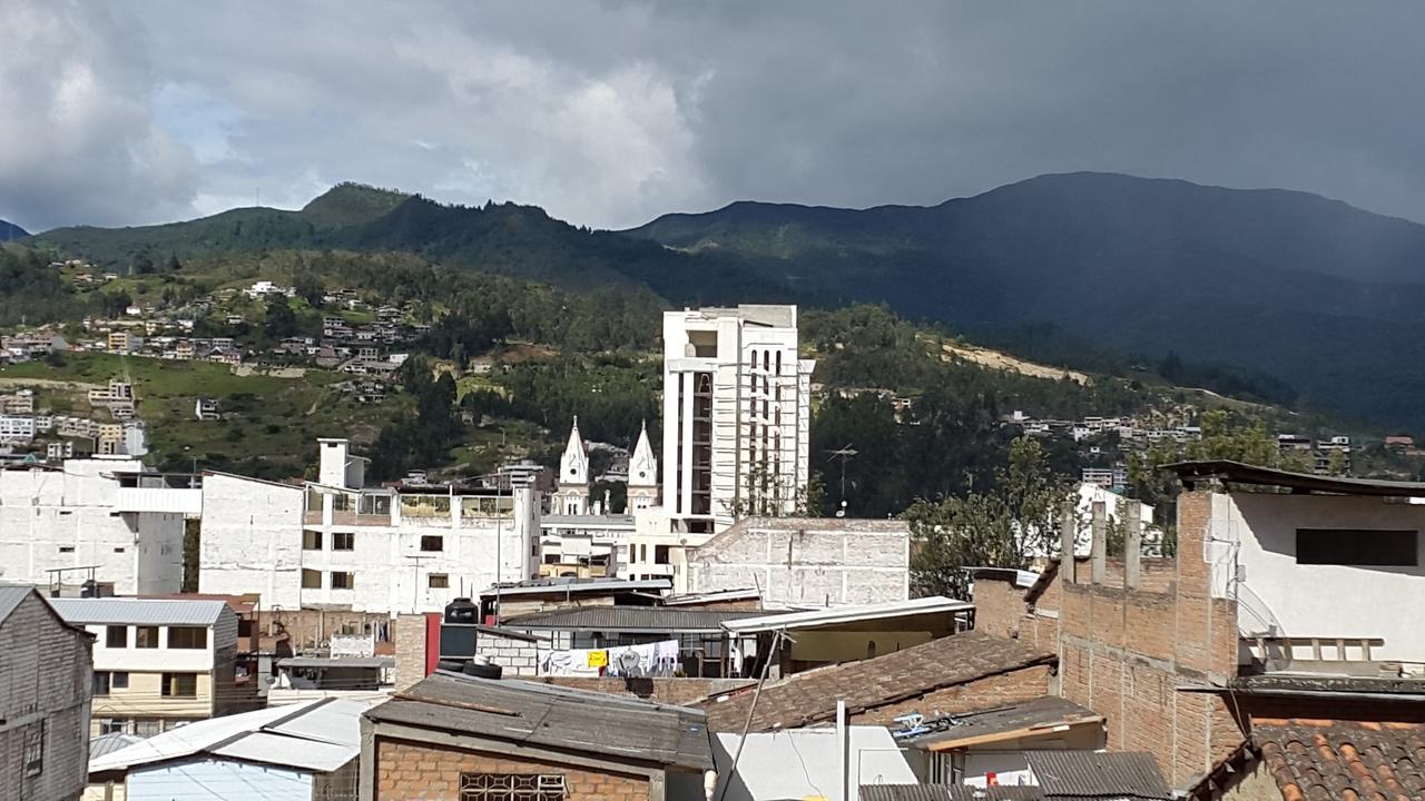Hostal Los Lirios Loja Esterno foto