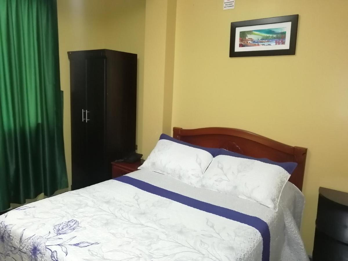 Hostal Los Lirios Loja Esterno foto